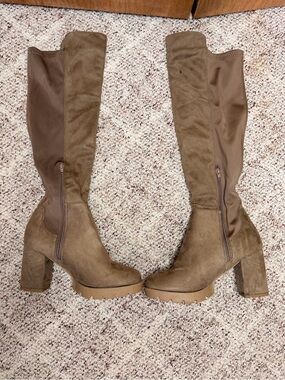 Women’s Tall Chunky Heel Knee-High Boots in Brown